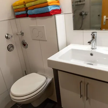 Mit Zwei Schlafzimmern Und Terrasse By Interhome 아파트 *